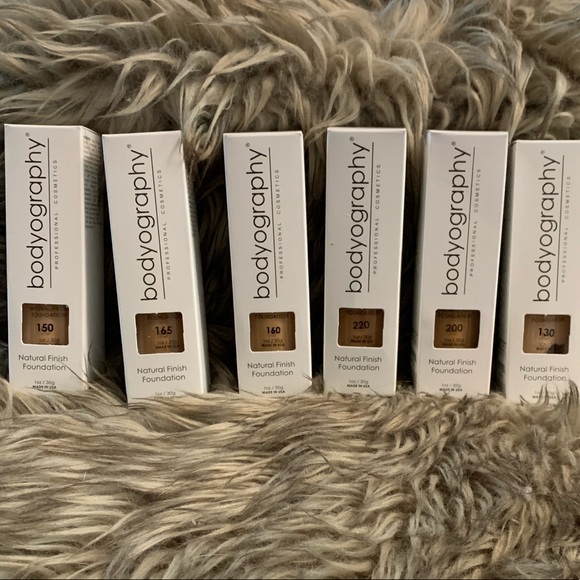 *FREE W ANY ITEM!Shade 165* Bodyography Foundation - Picture 2 of 4